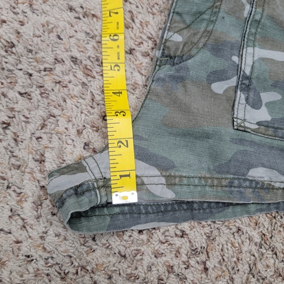 FREE PEOPLE HIGH RISE CAMO SHORTS, SIZE S - Picture 8 of 8